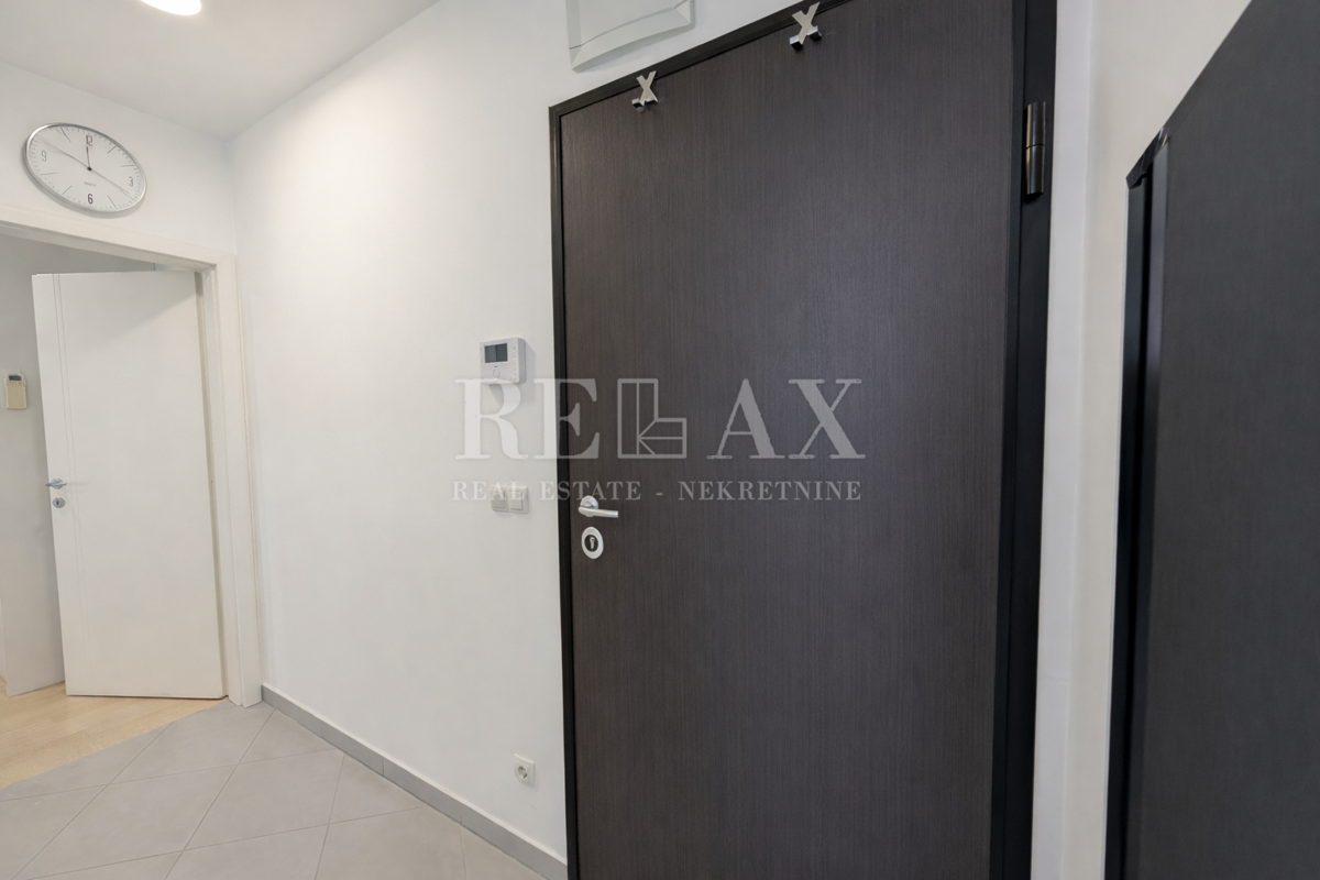 Senj - appartamento con balcone e posto auto vicino al mare