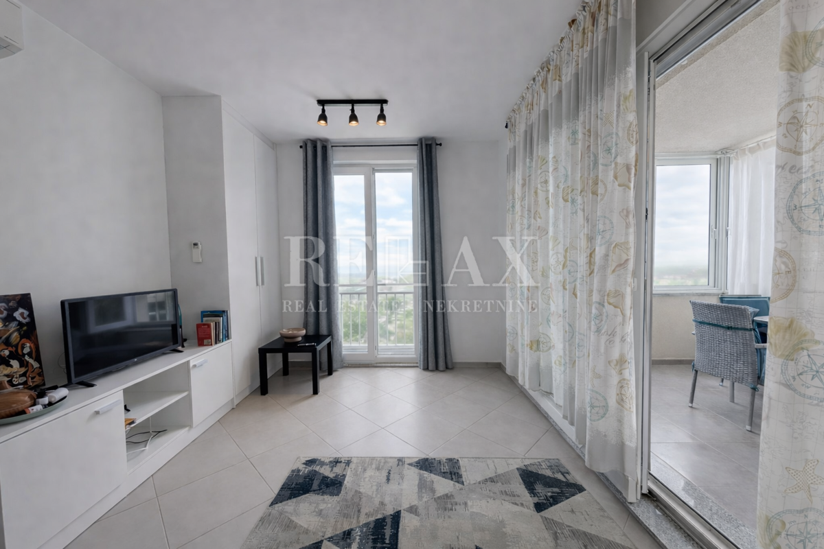 Senj - appartamento con balcone e posto auto vicino al mare