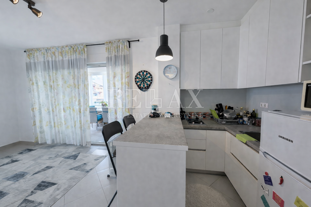 Senj - appartamento con balcone e posto auto vicino al mare