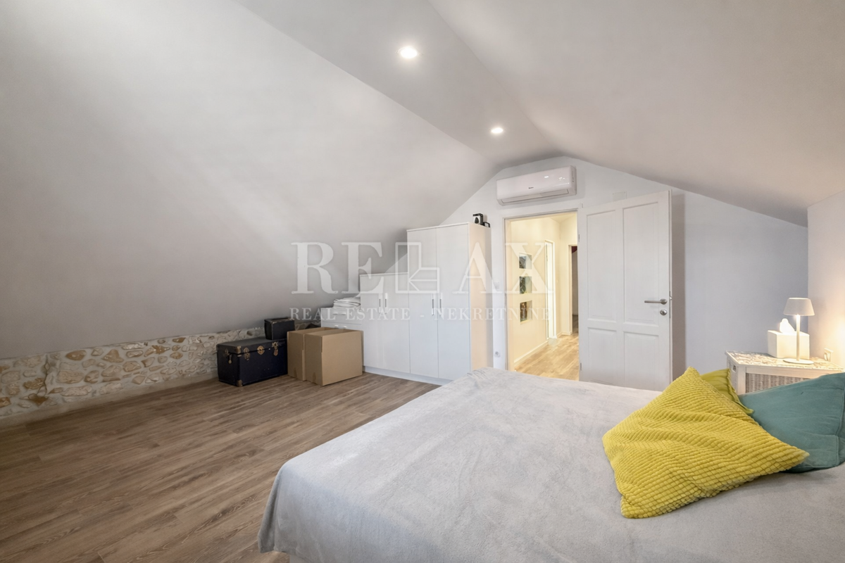 Bribir – Casa in pietra ristrutturata con interni moderni e piscina