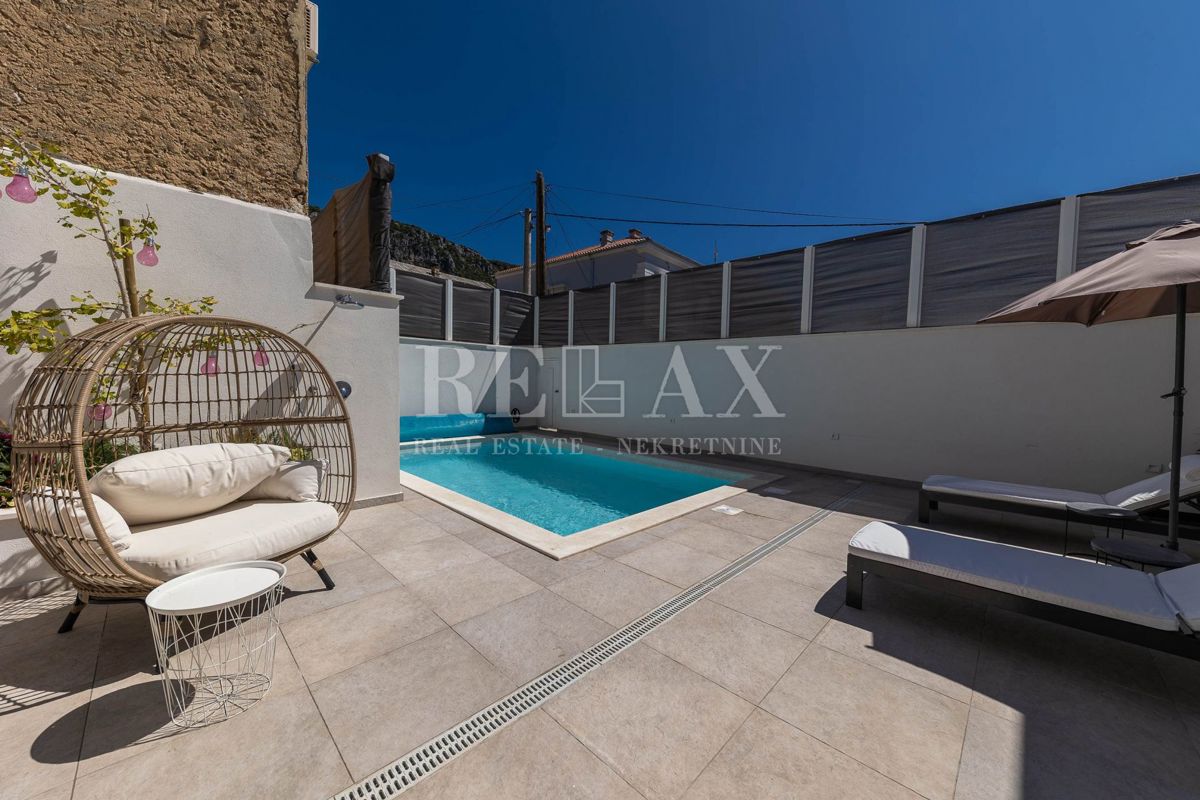 Bribir – Casa in pietra ristrutturata con interni moderni e piscina