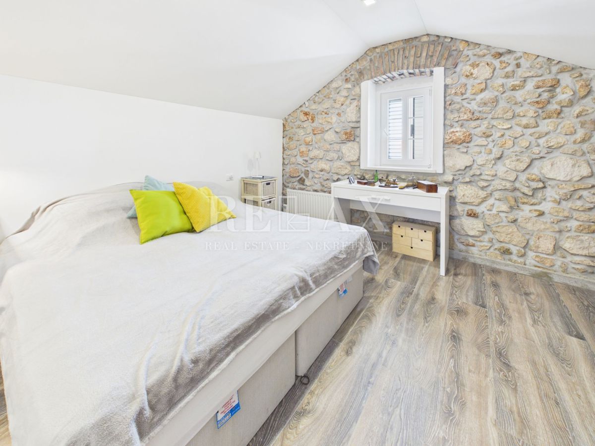 Bribir – Casa in pietra ristrutturata con interni moderni e piscina