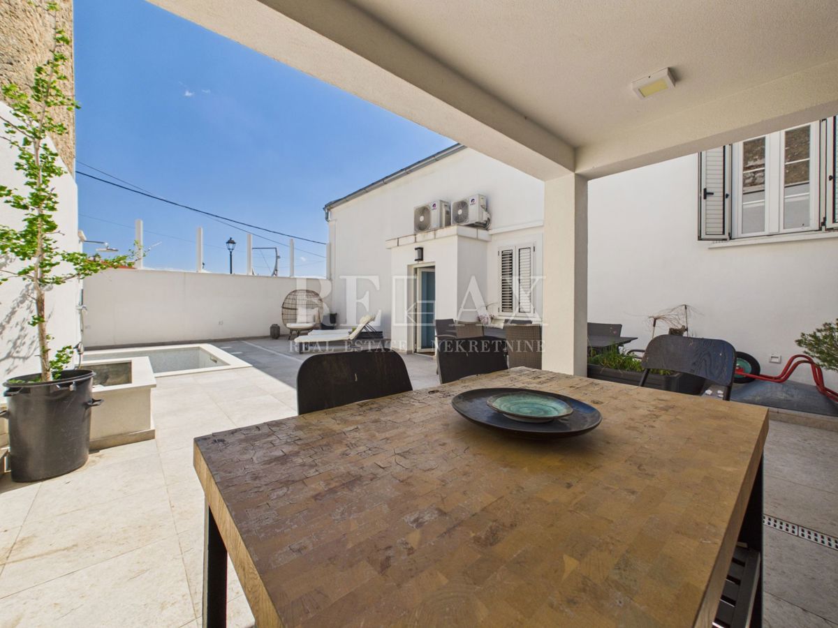 Bribir – Casa in pietra ristrutturata con interni moderni e piscina