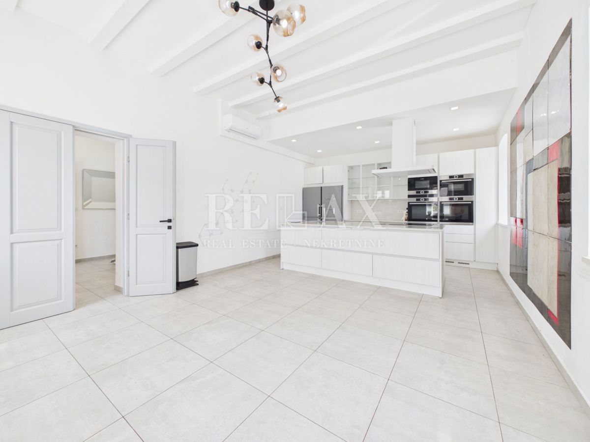 Bribir – Casa in pietra ristrutturata con interni moderni e piscina