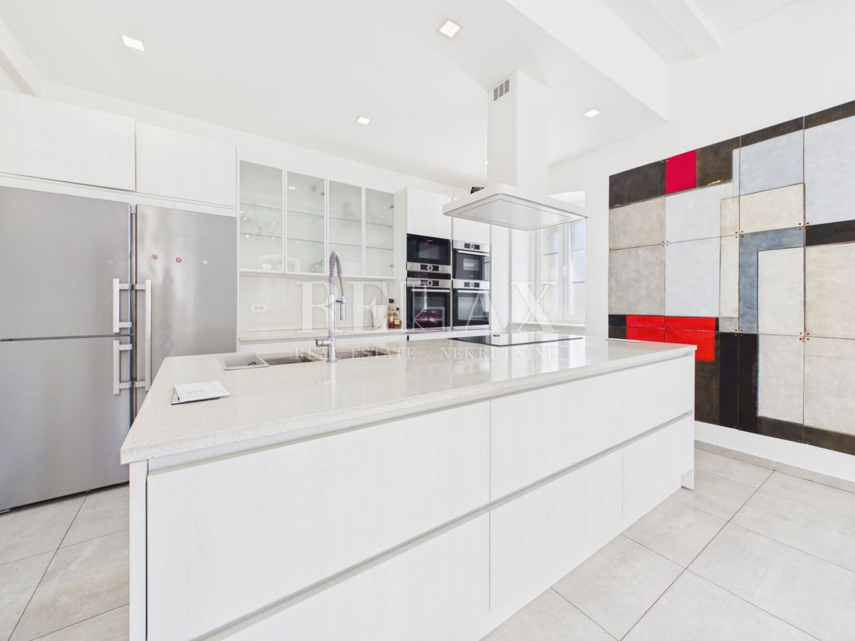 Bribir – Casa in pietra ristrutturata con interni moderni e piscina