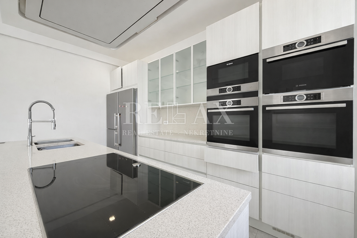 Bribir – Casa in pietra ristrutturata con interni moderni e piscina