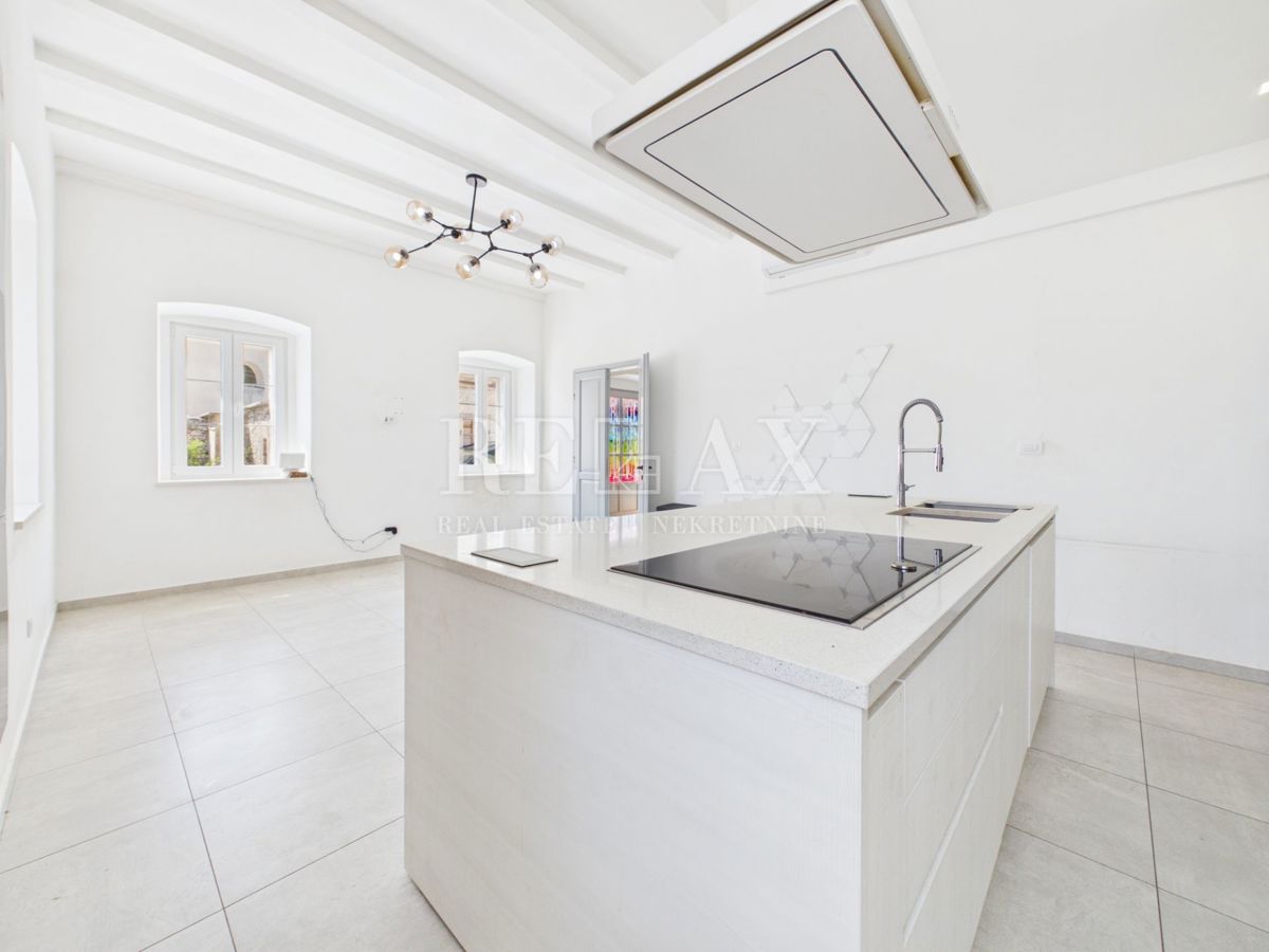 Bribir – Casa in pietra ristrutturata con interni moderni e piscina