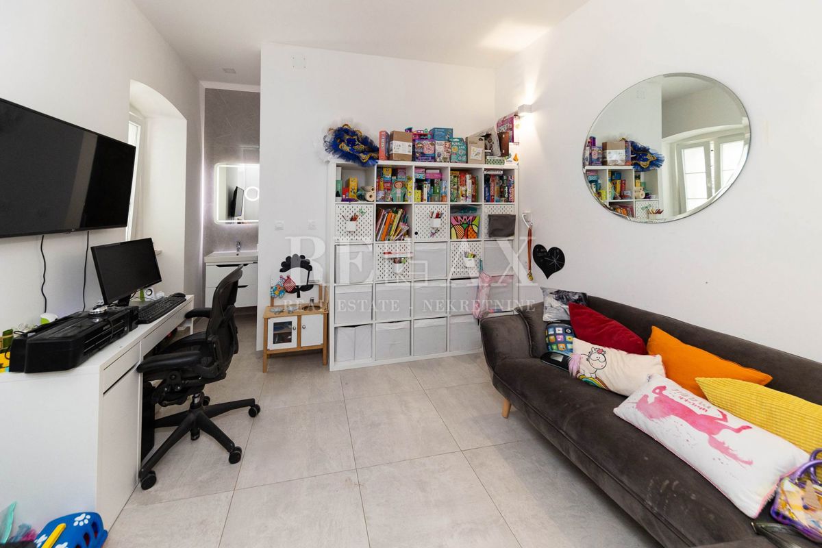 Bribir – Casa in pietra ristrutturata con interni moderni e piscina