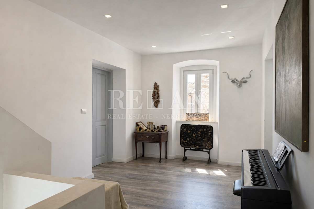 Bribir – Casa in pietra ristrutturata con interni moderni e piscina