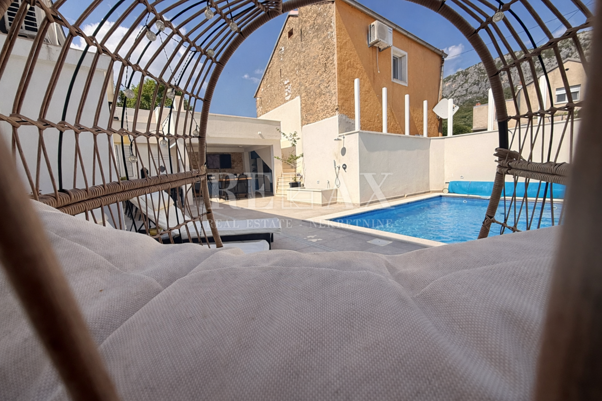 Bribir – Casa in pietra ristrutturata con interni moderni e piscina