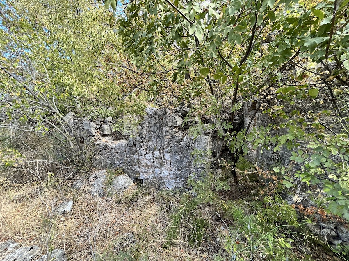 NOVI VINODOLSKI, SIBINJ KRMPOTSKI - Due ampi campi con vista sul mare