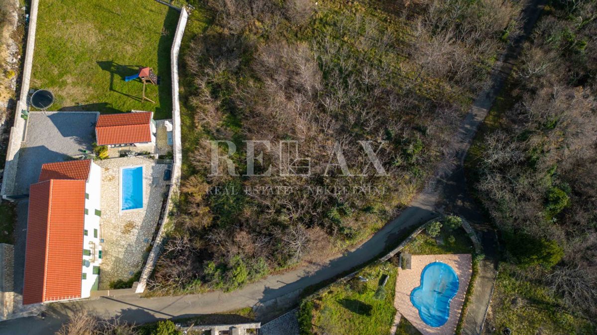 Grižane - terreno edificabile in una zona tranquilla