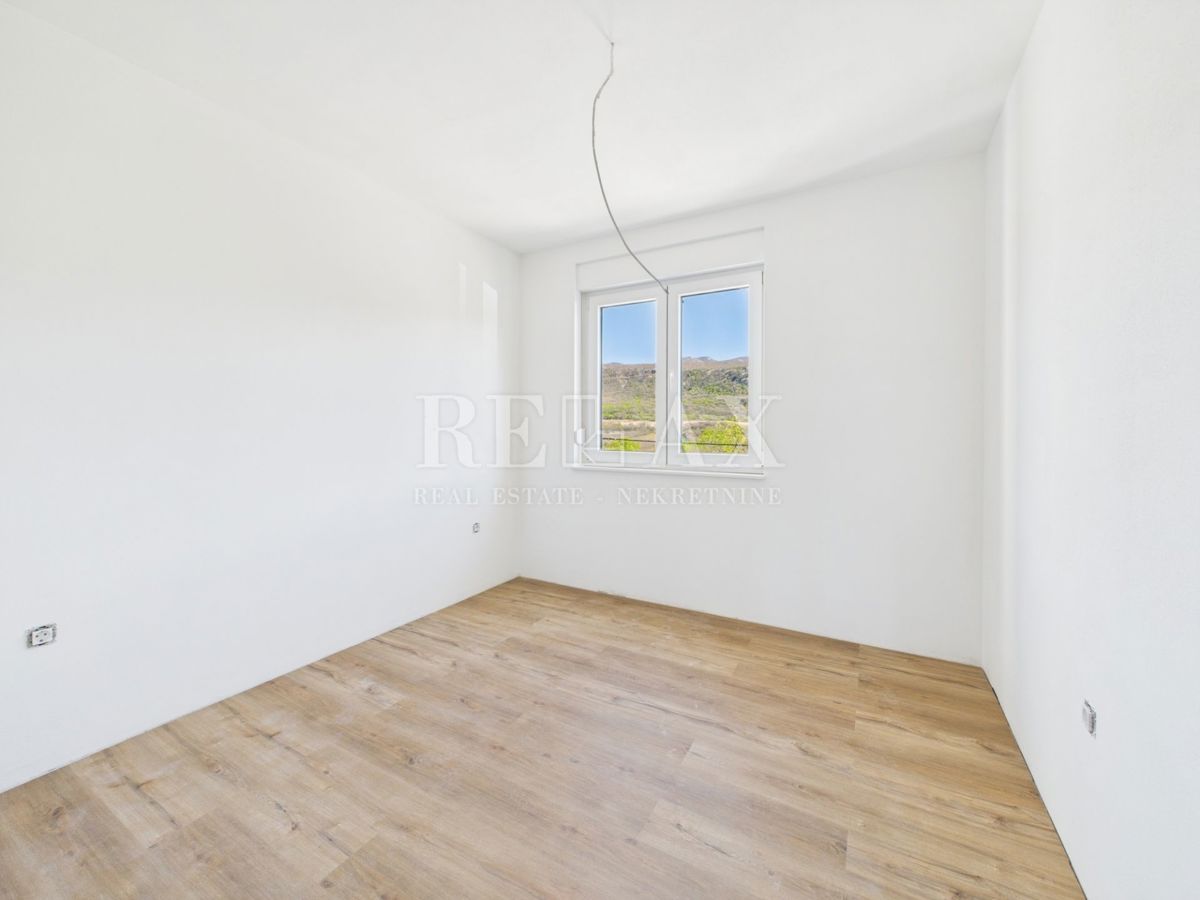 Novi Vinodolski - appartamento in posizione tranquilla, nuovo edificio