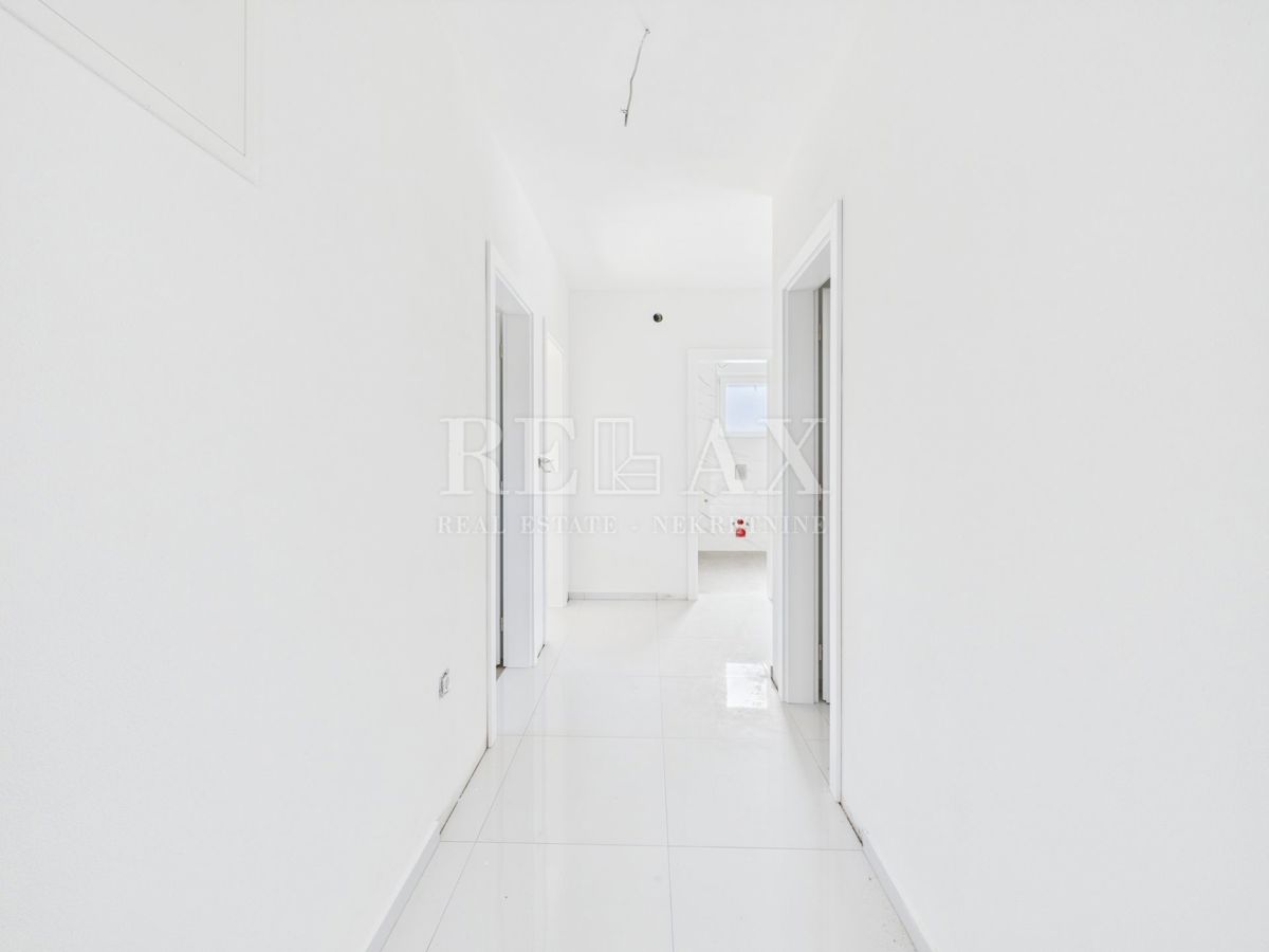 Novi Vinodolski - appartamento in posizione tranquilla, nuovo edificio