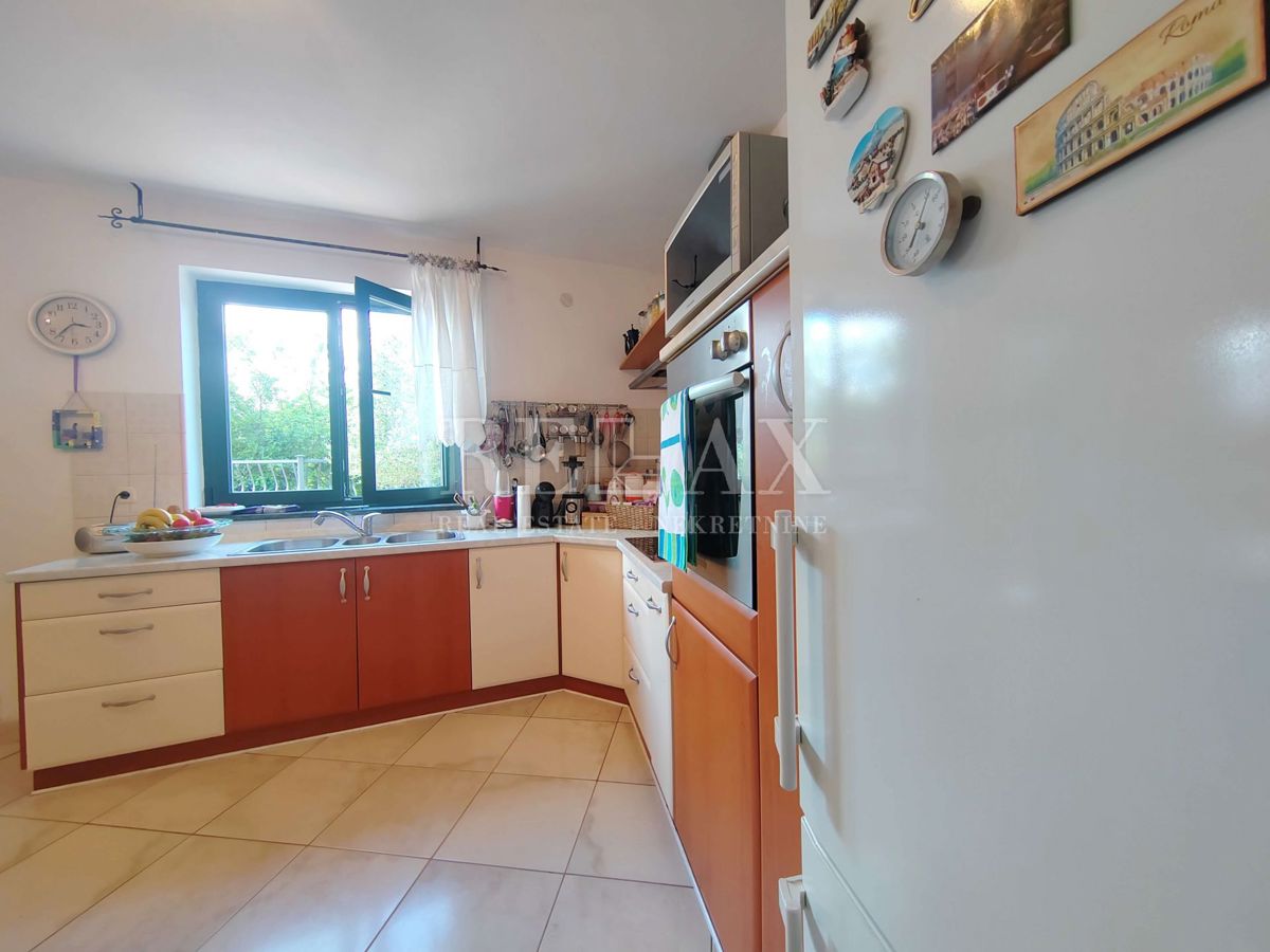  Isola di Krk, Dobrinj - casa circondata dal verde