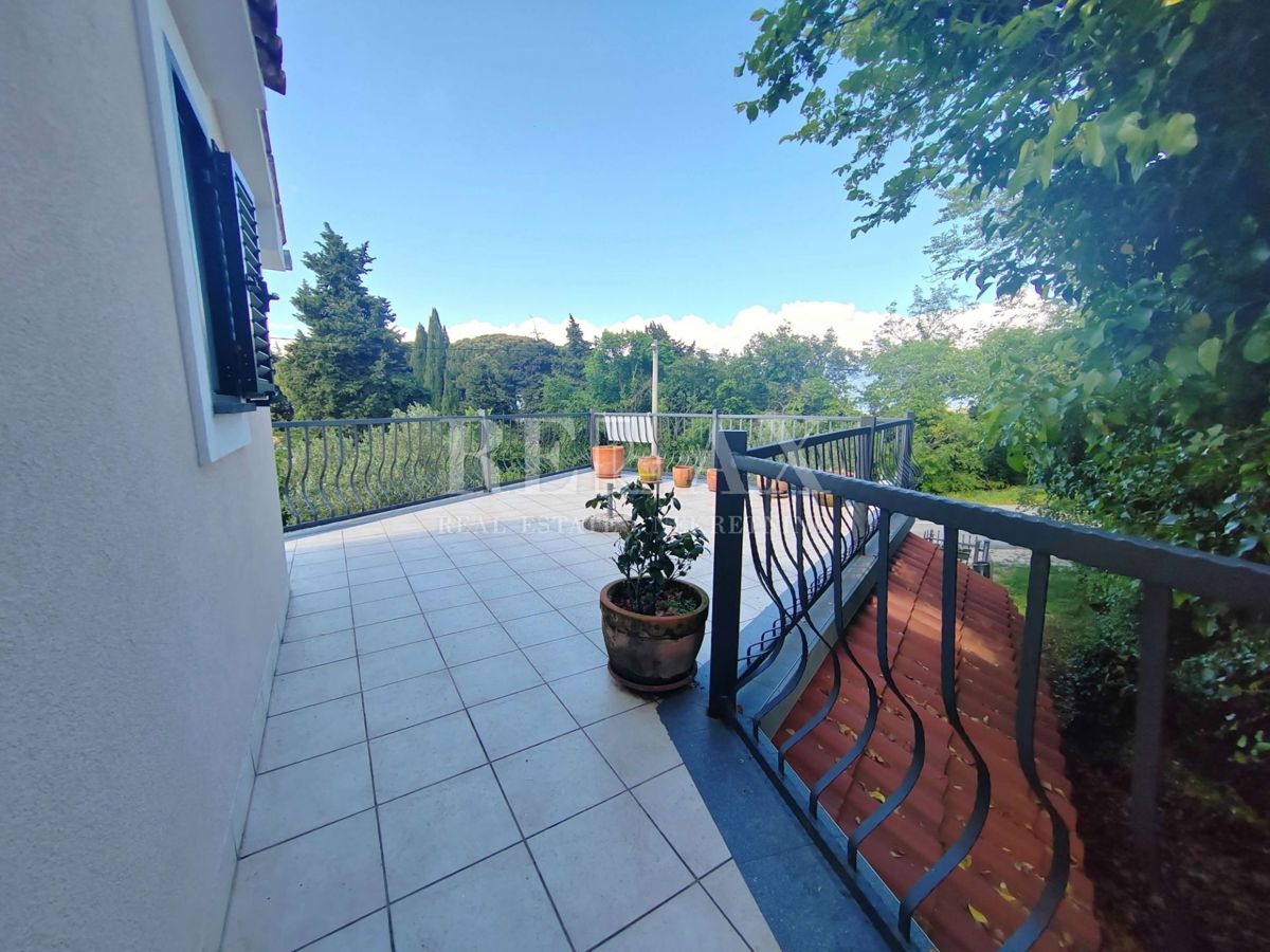 Isola di Krk, Dobrinj - casa circondata dal verde