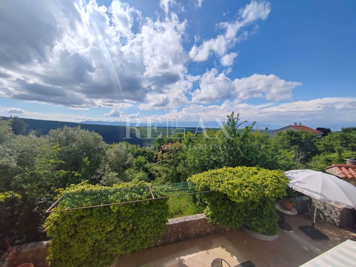  Isola di Krk, Dobrinj - casa circondata dal verde