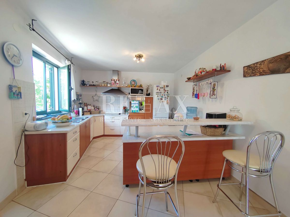  Isola di Krk, Dobrinj - casa circondata dal verde