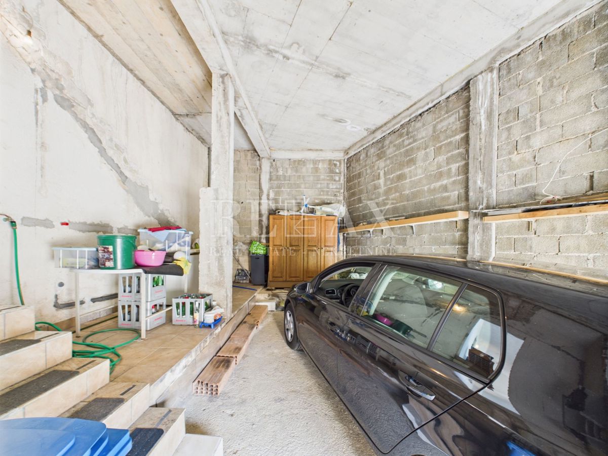 Crikvenica - casa con 3 unità abitative