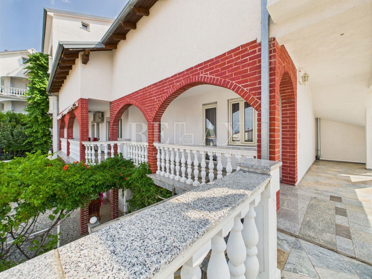 Crikvenica - casa con 3 unità abitative