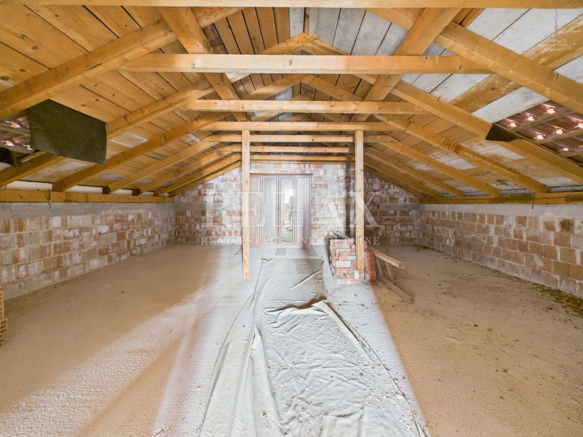 Crikvenica - casa con 3 unità abitative