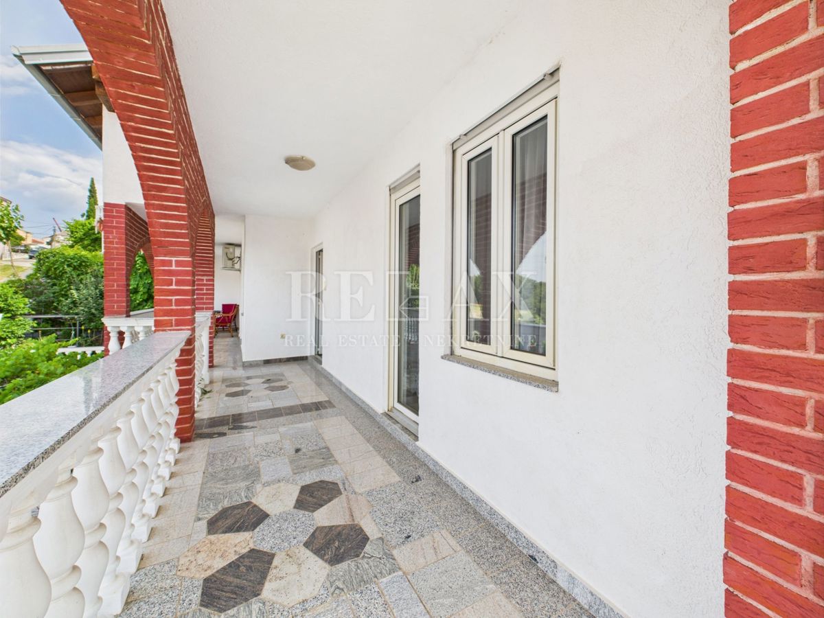 Crikvenica - casa con 3 unità abitative