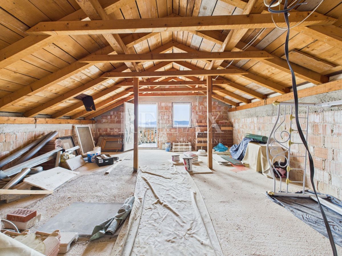 Crikvenica - casa con 3 unità abitative