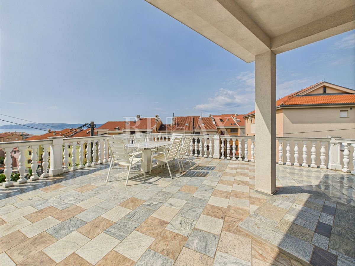 Crikvenica - casa con 3 unità abitative