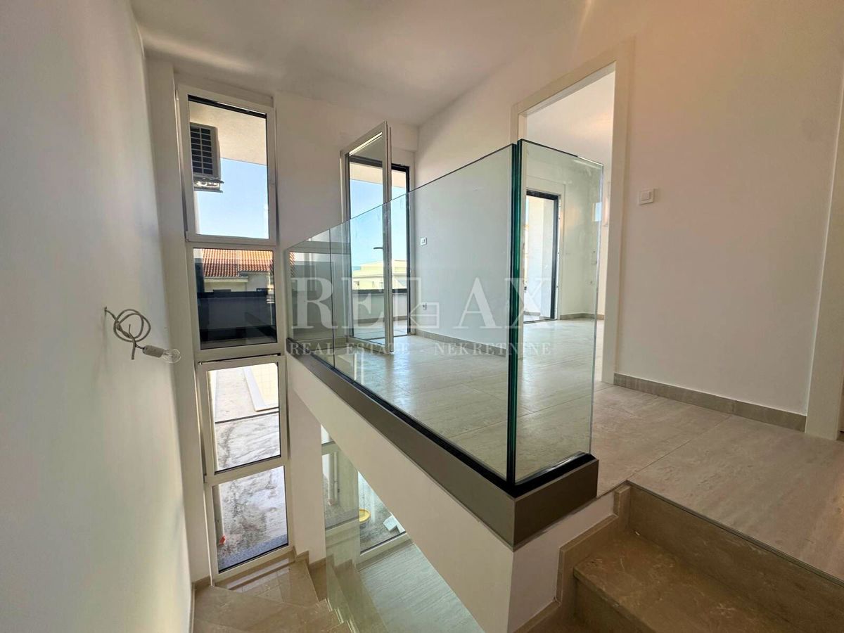 Dramalj - appartamento duplex con piscina, nuova costruzione