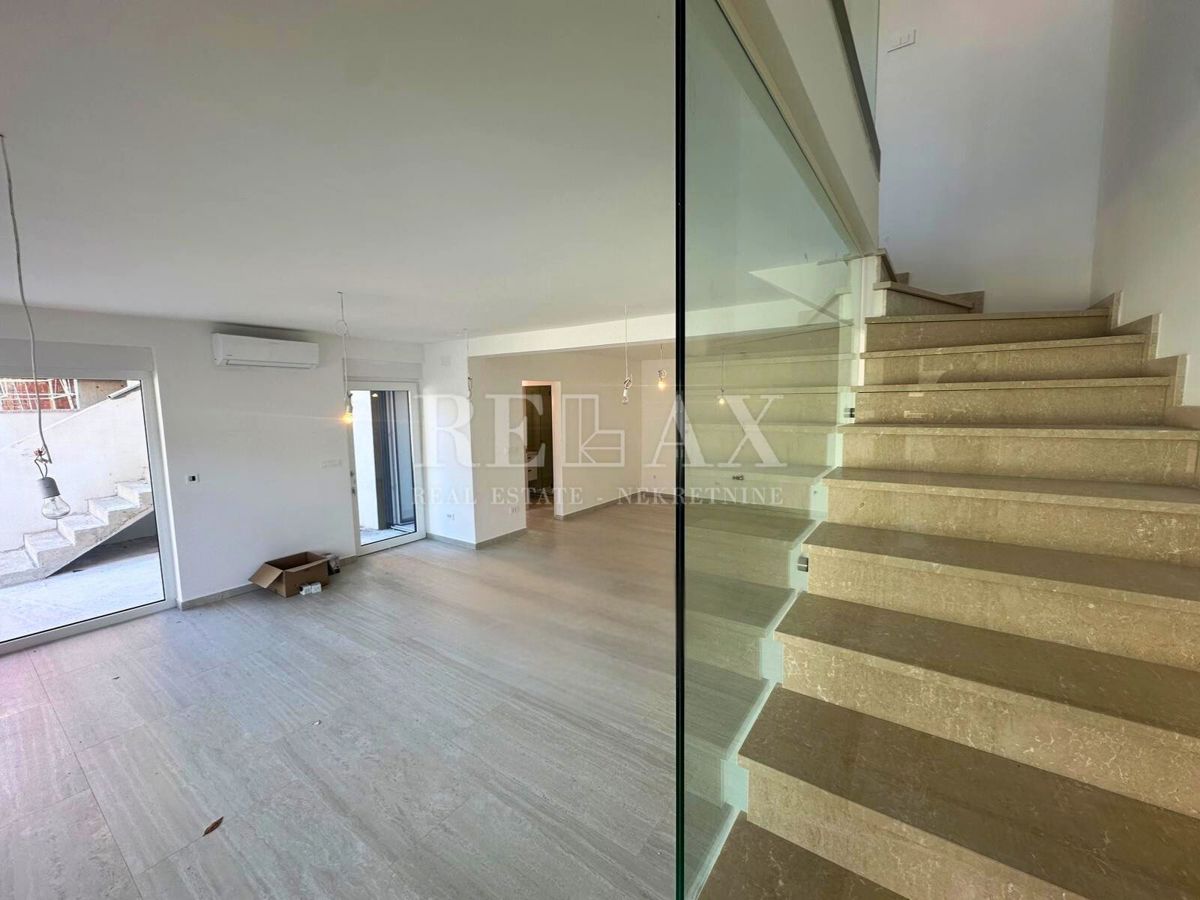 Dramalj - appartamento duplex con piscina, nuova costruzione