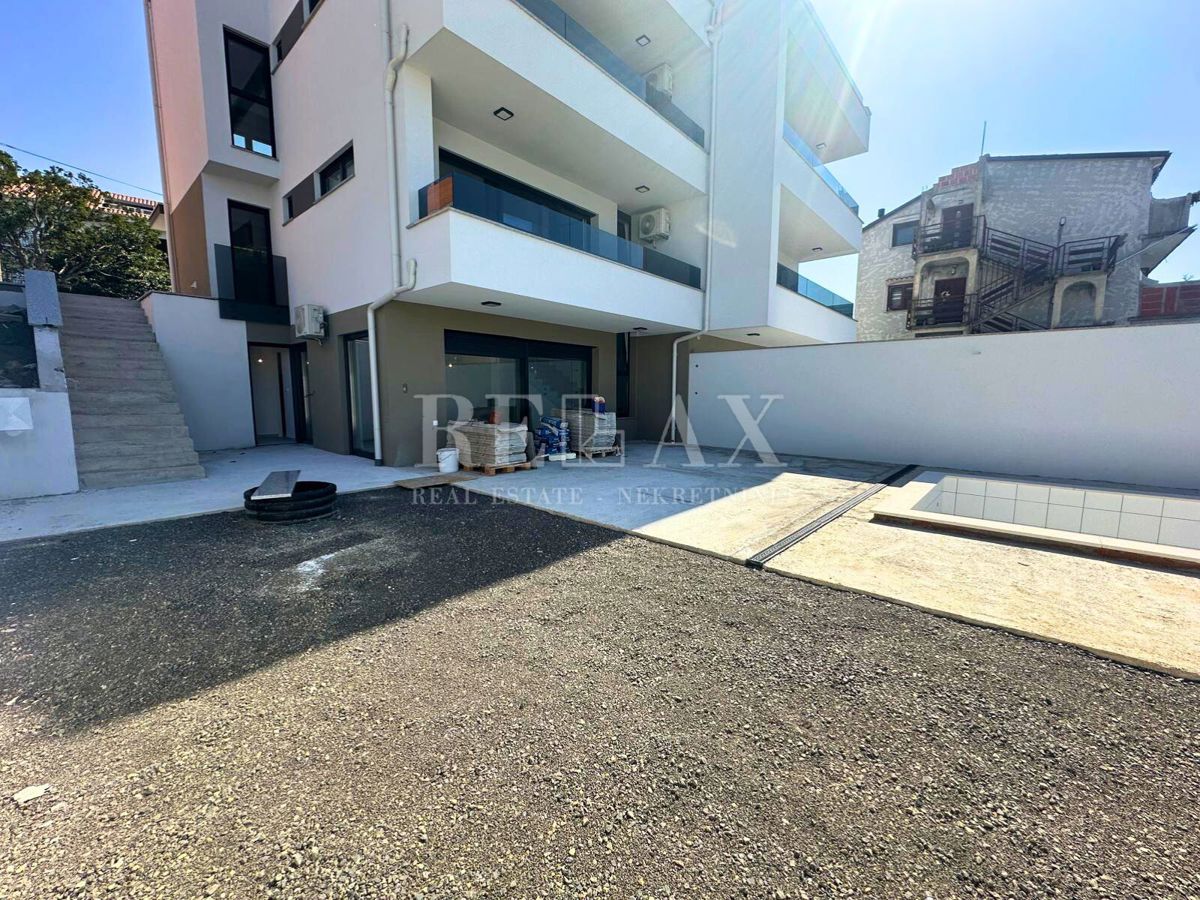 Dramalj - appartamento duplex con piscina, nuova costruzione