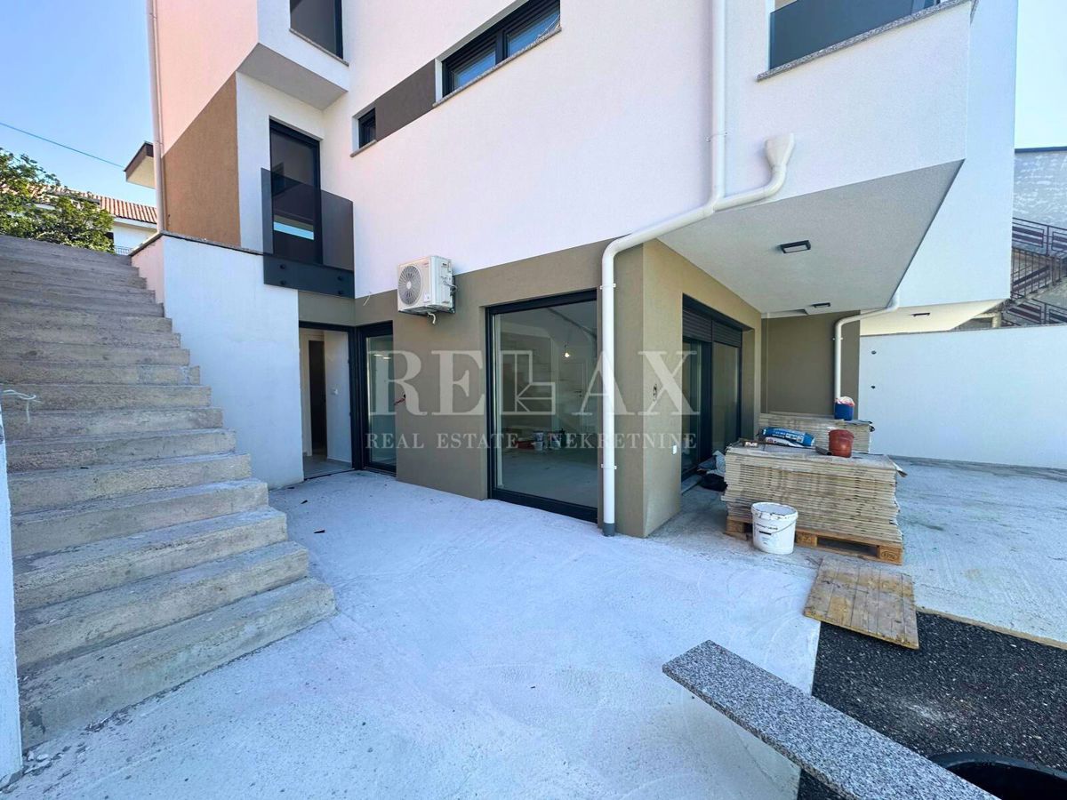 Dramalj - appartamento duplex con piscina, nuova costruzione
