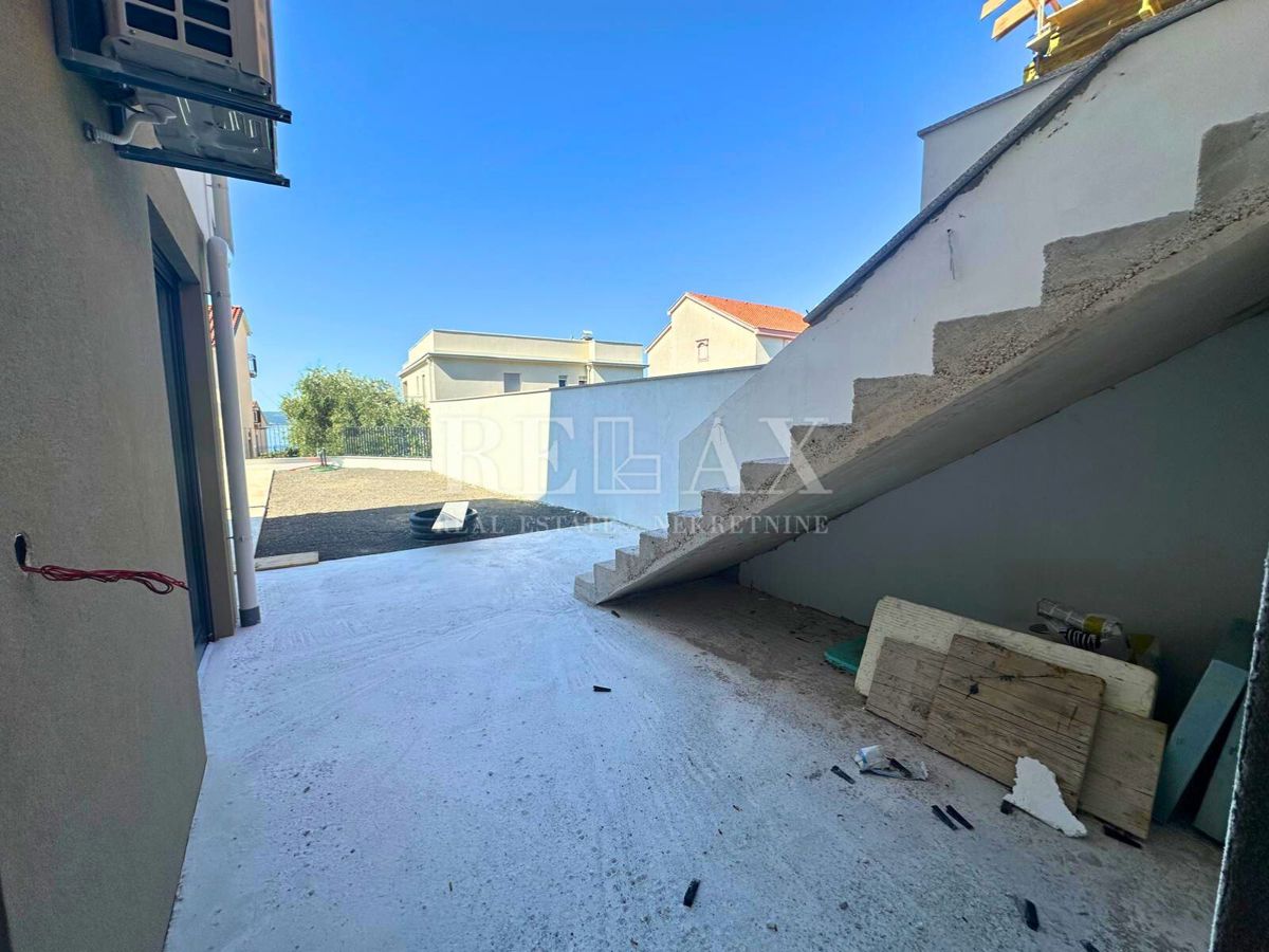 Dramalj - appartamento duplex con piscina, nuova costruzione