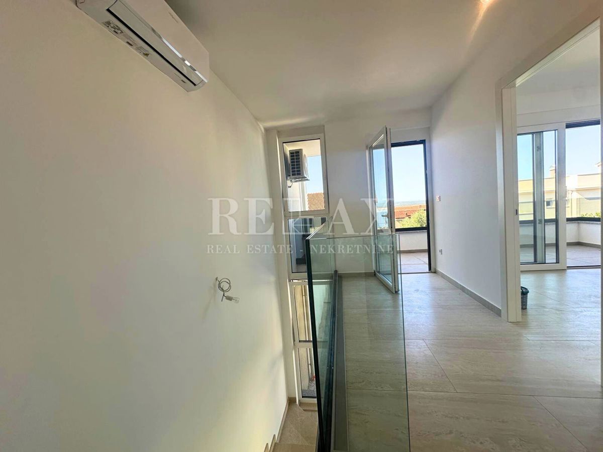 Dramalj - appartamento duplex con piscina, nuova costruzione