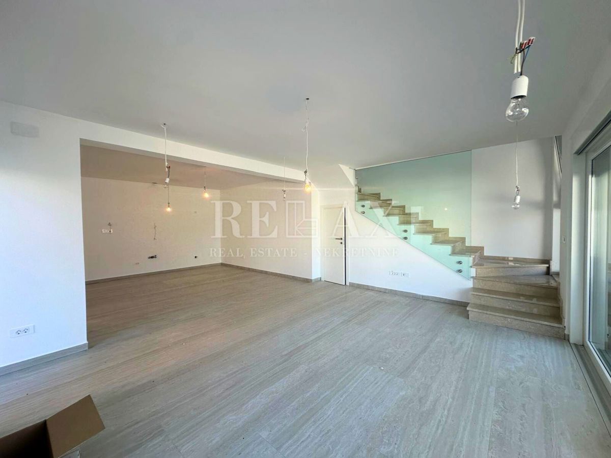 Dramalj - appartamento duplex con piscina, nuova costruzione