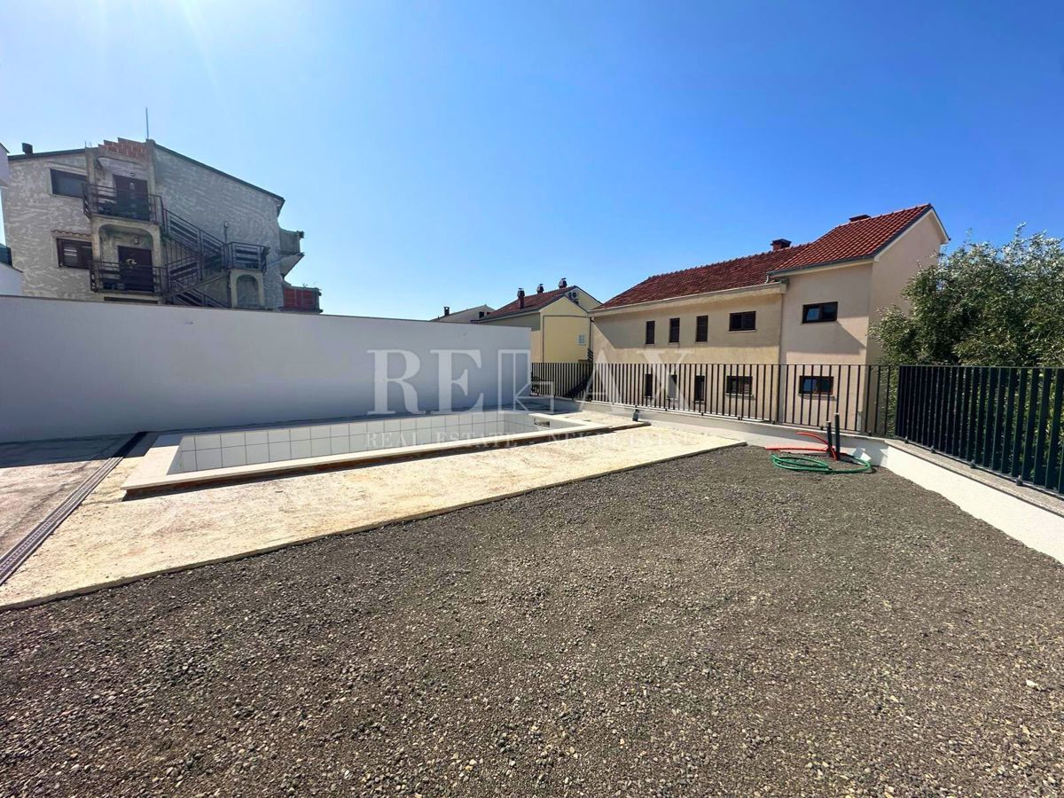 Dramalj - appartamento duplex con piscina, nuova costruzione