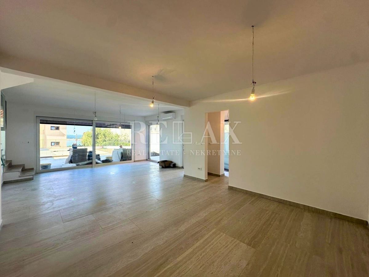 Dramalj - appartamento duplex con piscina, nuova costruzione