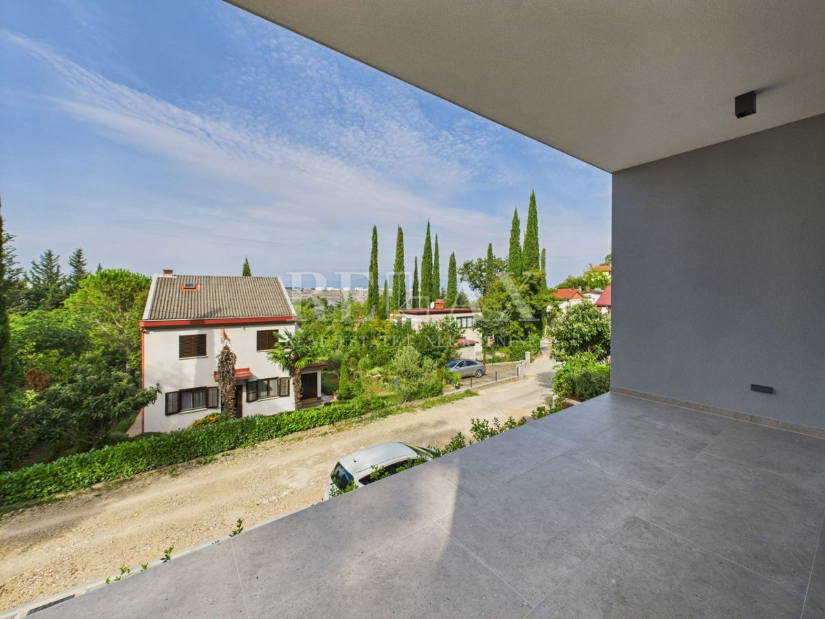 Omišalj - nuovo edificio, a 150 m dalla spiaggia