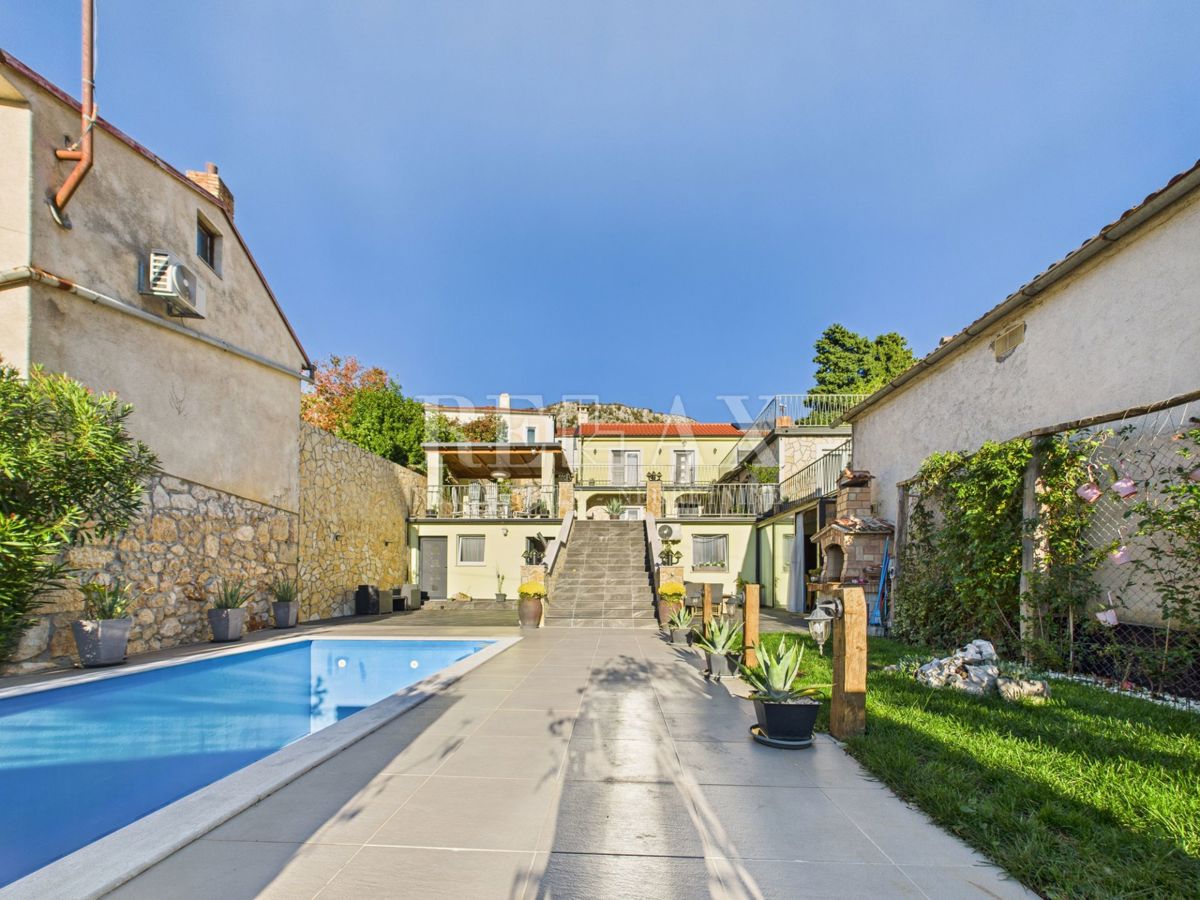 Bribir – Casa con piscina e tre appartamenti