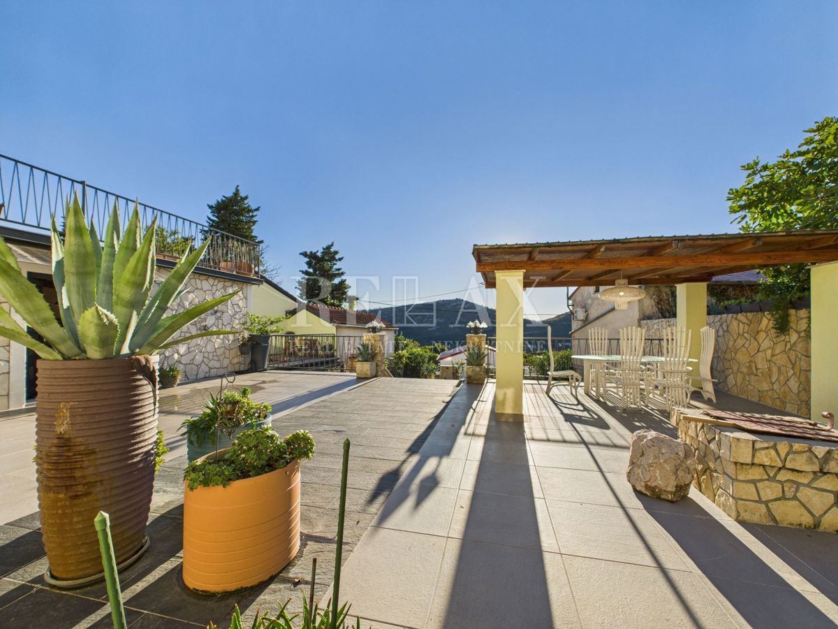 Bribir – Casa con piscina e tre appartamenti