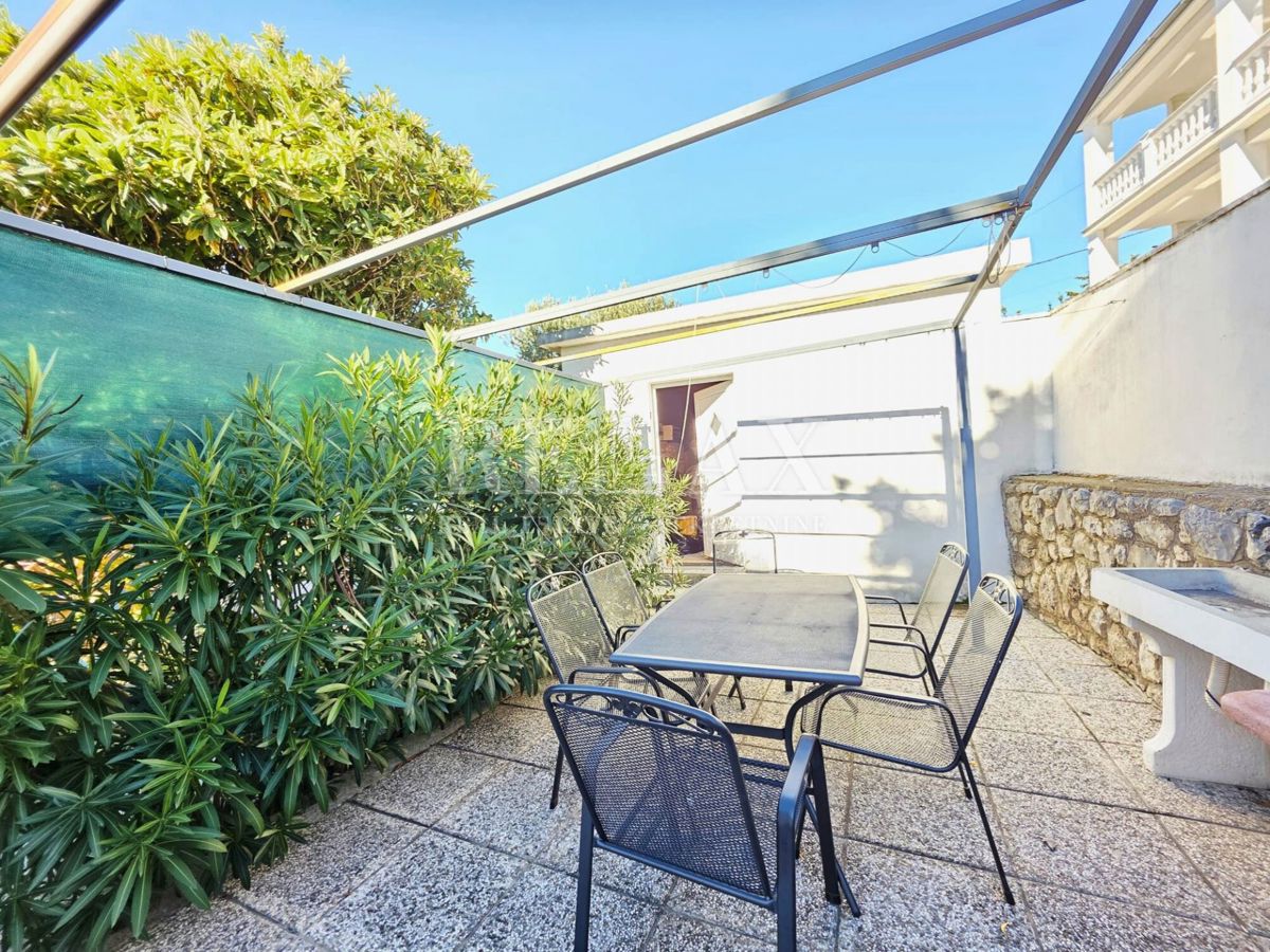 Crikvenica - due case, garage