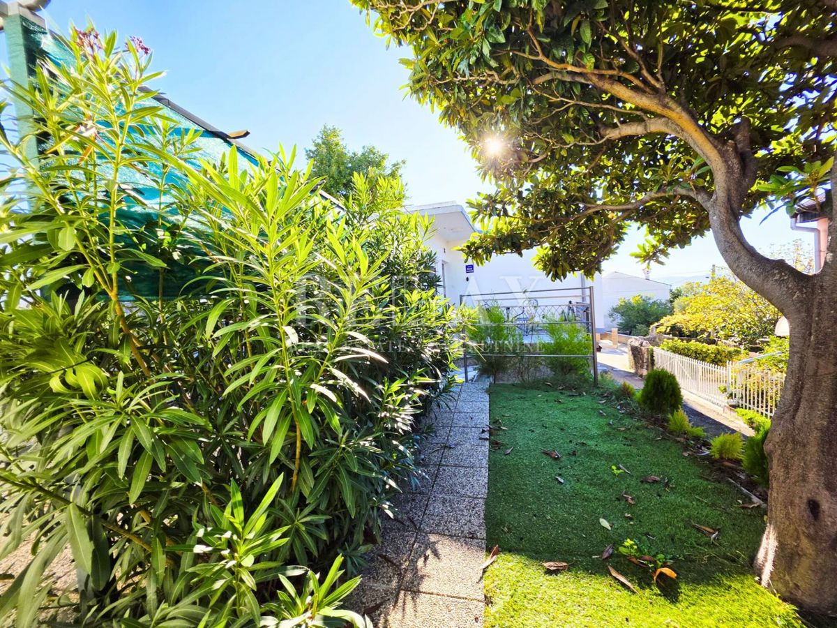 Crikvenica - due case, garage