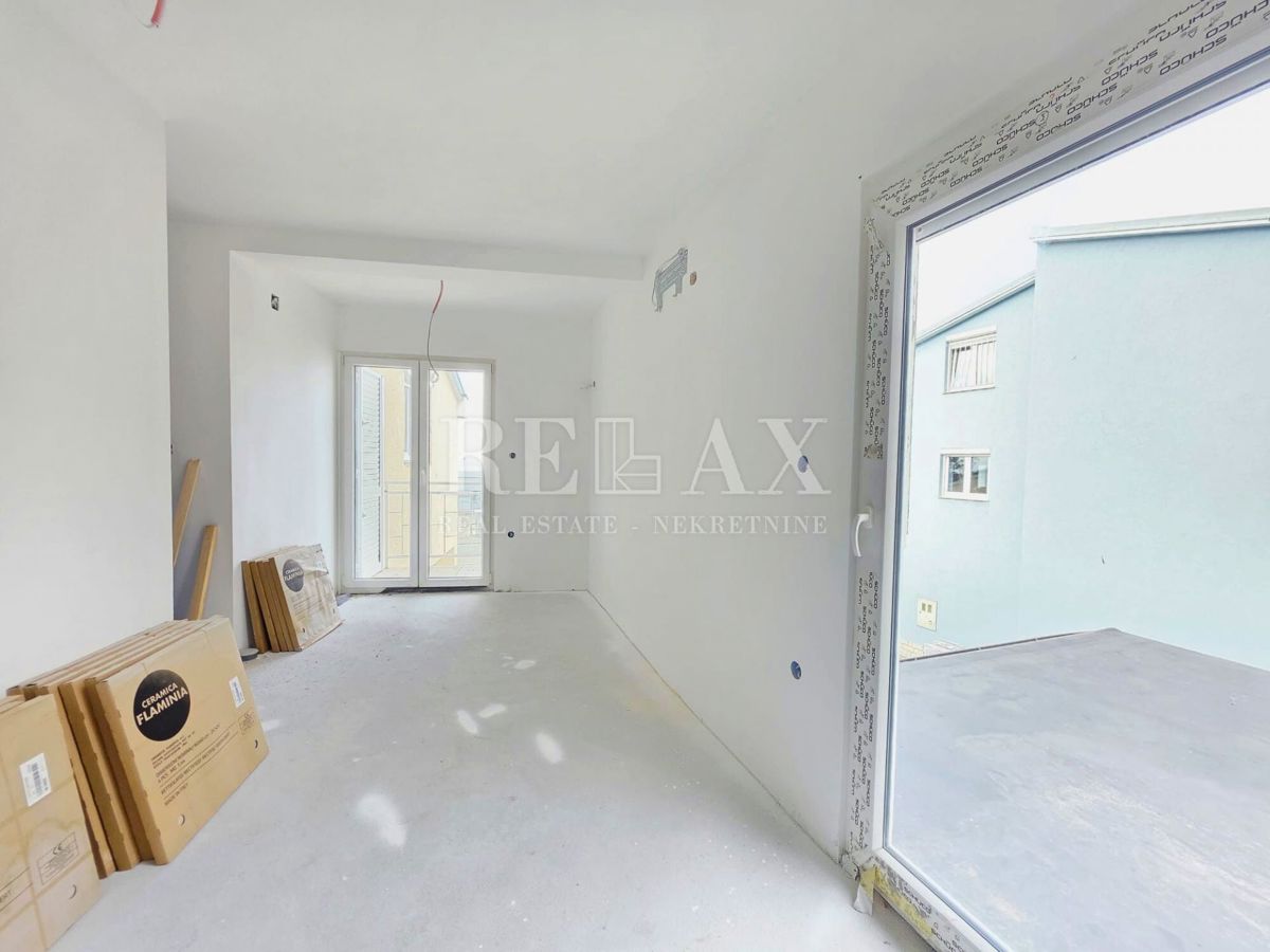 Crikvenica - appartamento con ampia terrazza, parcheggio