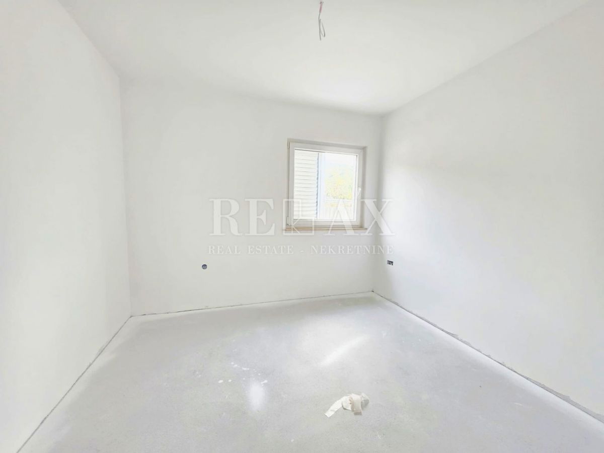 Crikvenica - appartamento con ampia terrazza, parcheggio