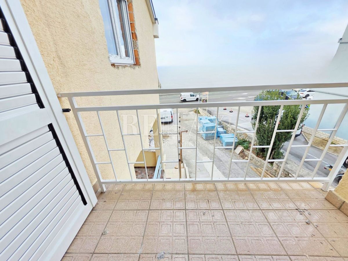 Crikvenica - appartamento con ampia terrazza, parcheggio