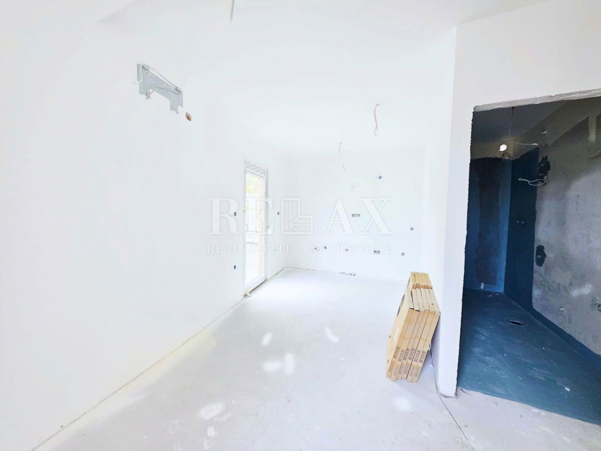 Crikvenica - appartamento con ampia terrazza, parcheggio