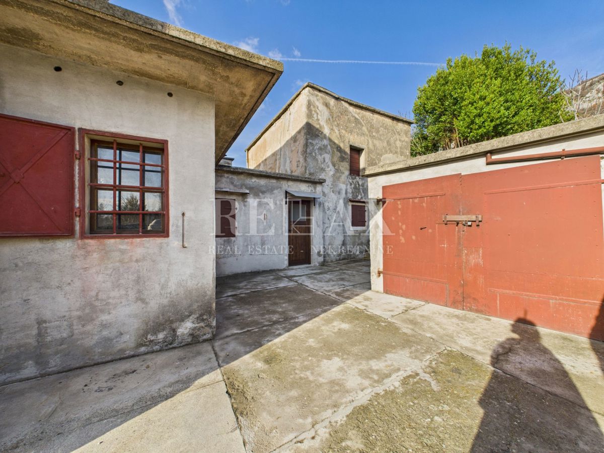 Bribir - casa autentica con giardino