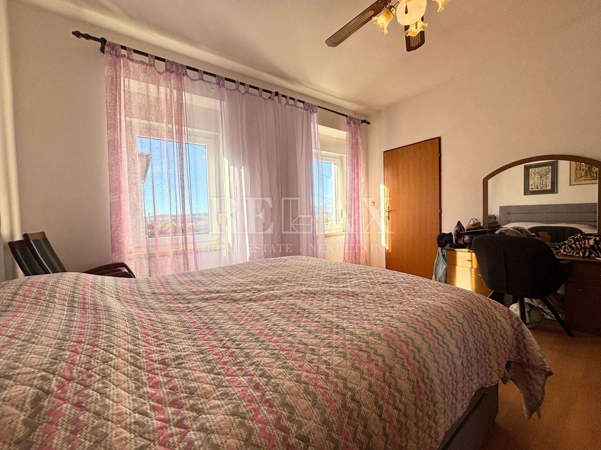 Jadranovo - casa indipendente con 3 appartamenti