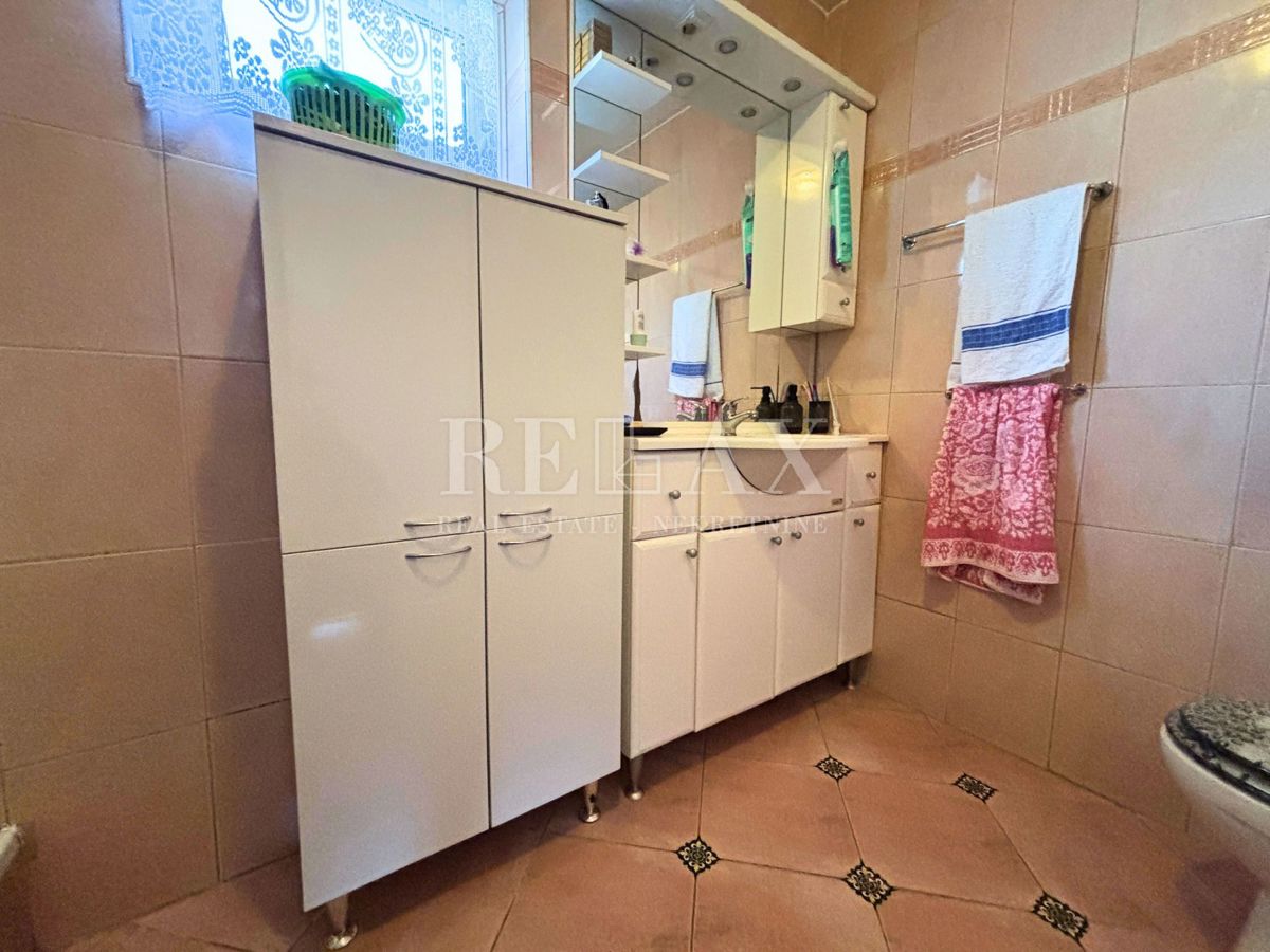 Jadranovo - casa indipendente con 3 appartamenti