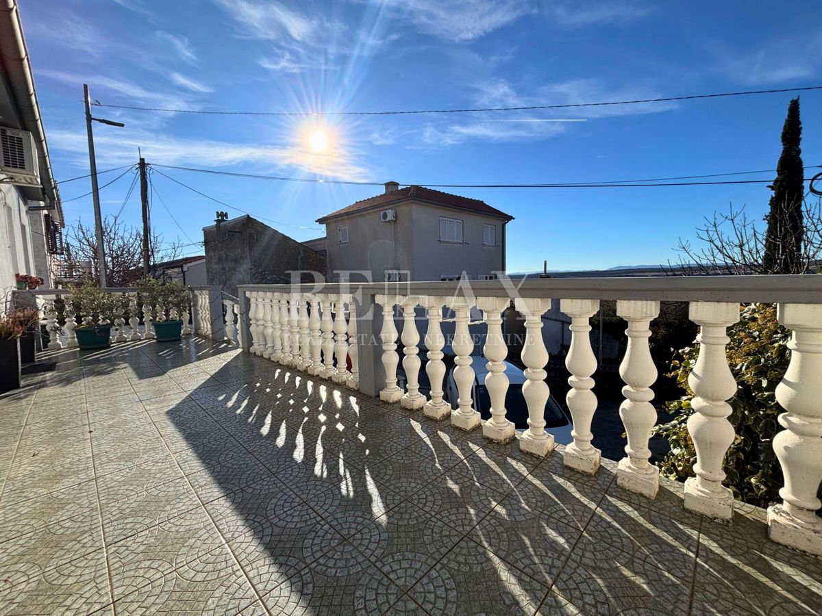 Jadranovo - casa indipendente con 3 appartamenti